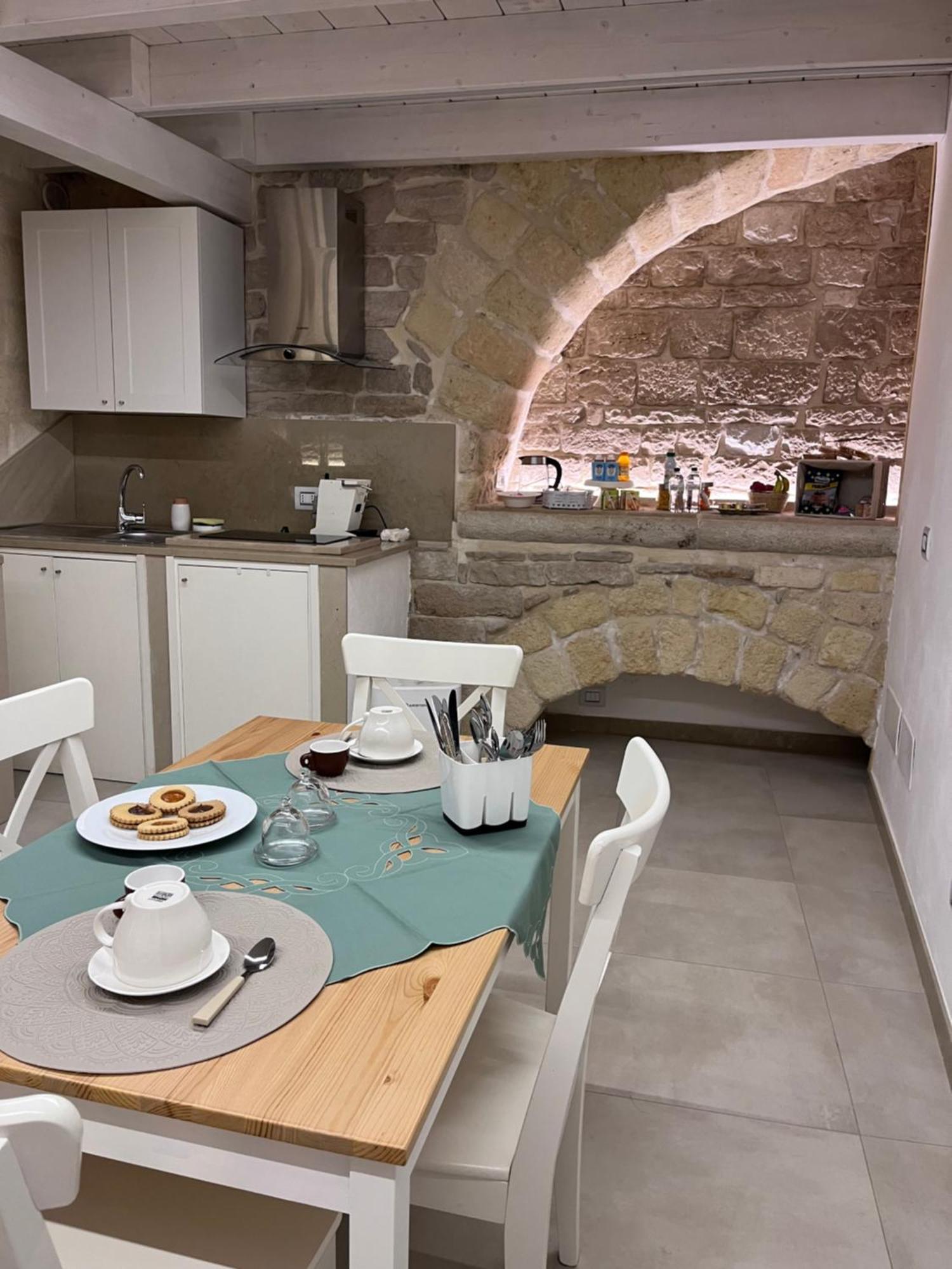 Epoca Suite House Трані Екстер'єр фото
